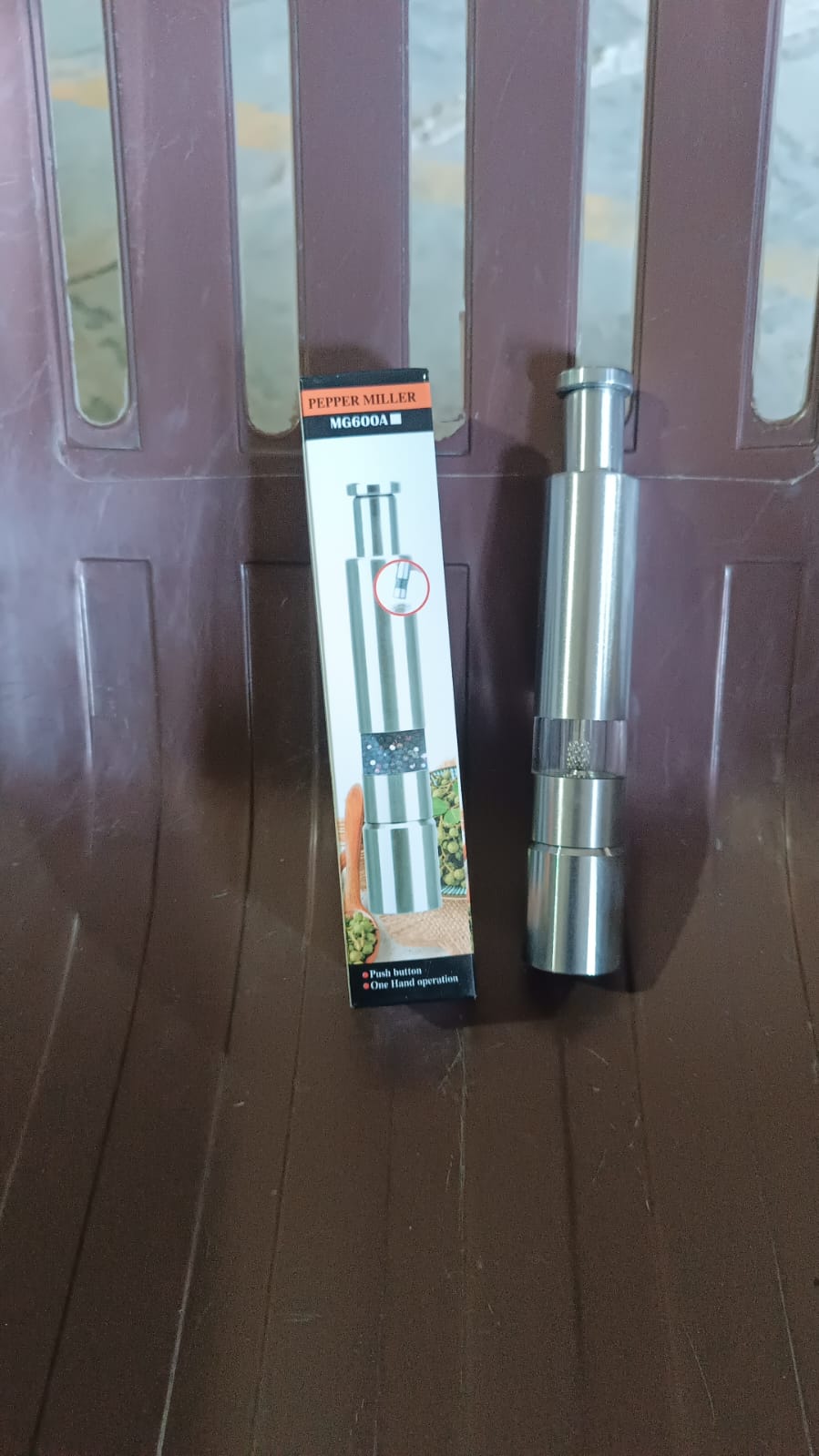 Stainless Steel Thumb Presser Salt and Pepper Grinder (1 Pc) Stainless Steel Thumb Presser Salt and Pepper Grinder (1 Pc)